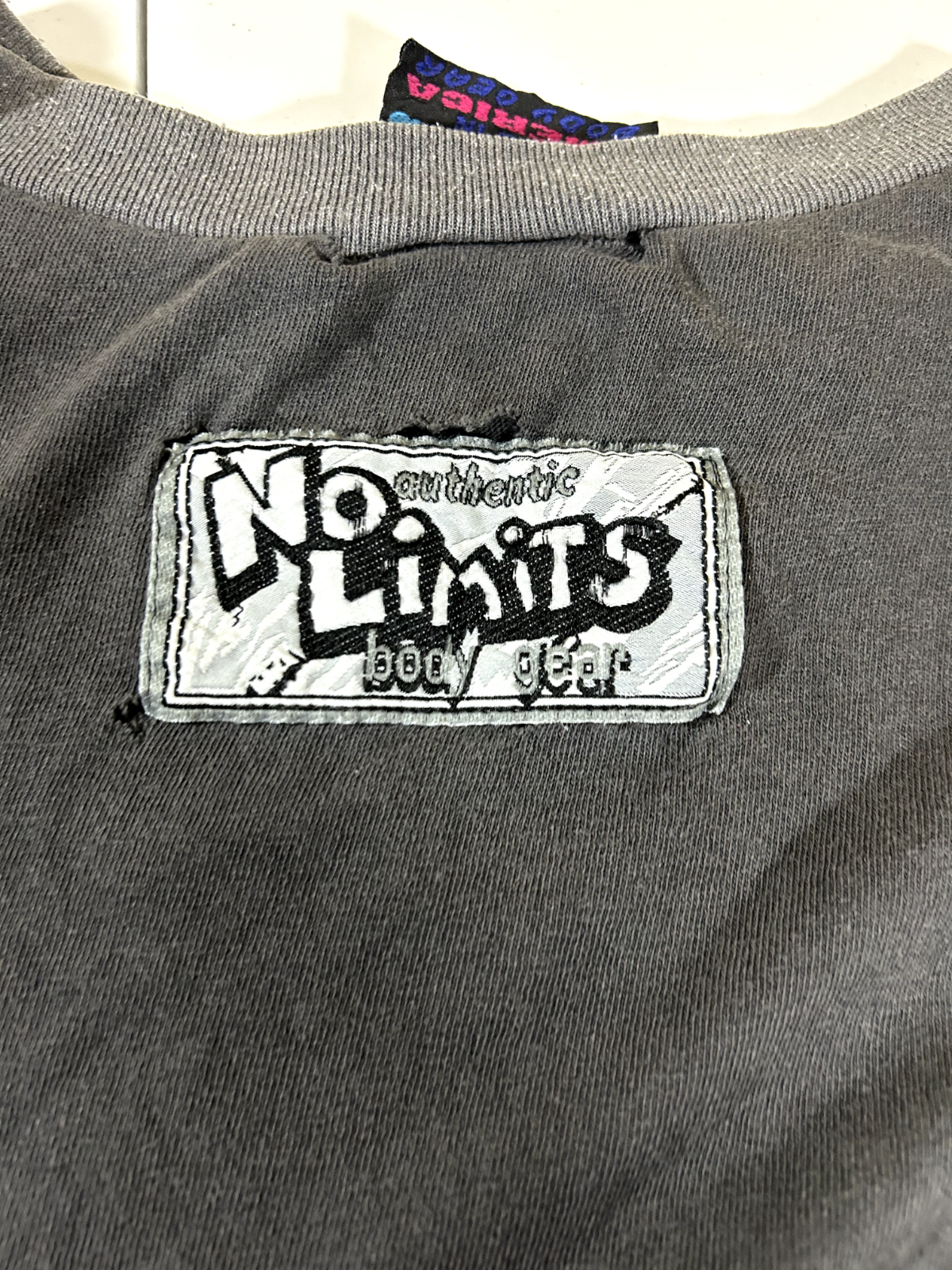 Vintage 90s No Limits Gear Spellout Faded T-Shirt Size Large Cropped Fit